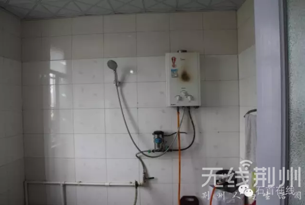 【外地资讯】 石首一对夫妻在家洗澡时双双身