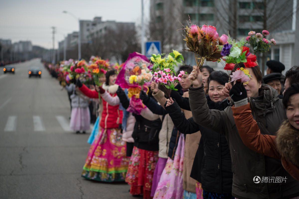 朝鲜女足连夺世界冠军 举国欢腾万人空巷 (组图)