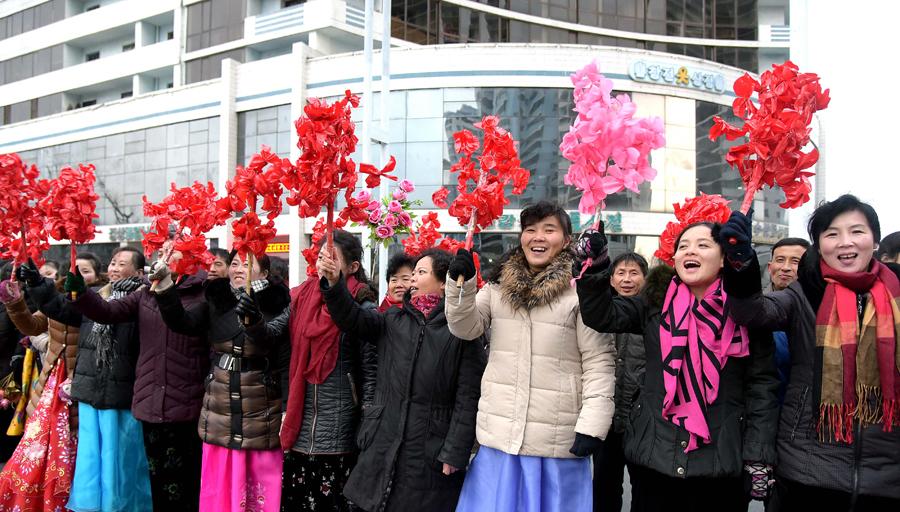 朝鲜女足连夺世界冠军 举国欢腾万人空巷 (组图)