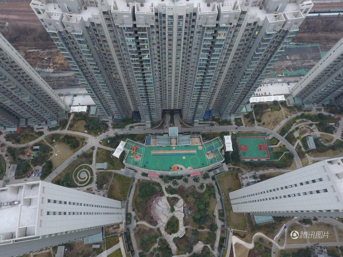 郑州幼儿园位于楼林之间 屋顶建“空中操场”(图)