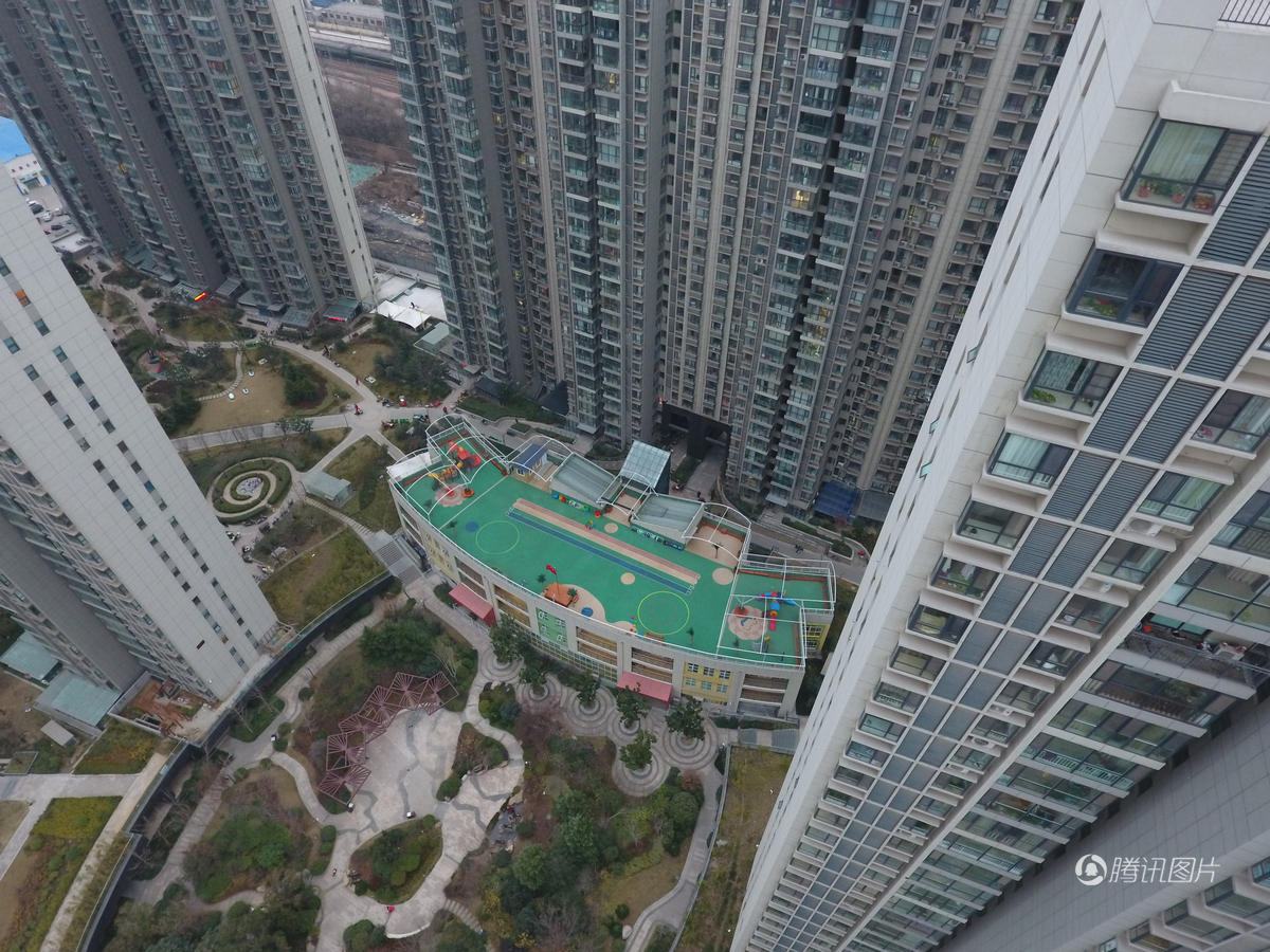 郑州幼儿园位于楼林之间 屋顶建“空中操场”(图)