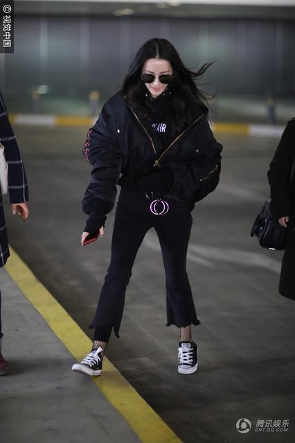 迪丽热巴袖子比衣服长被吐槽"身材五五分"