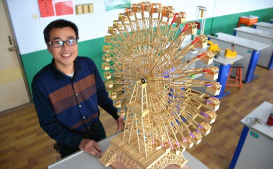 摩天轮模型(一次性筷子,烧烤竹签第二次制作,既能转动又有灯)