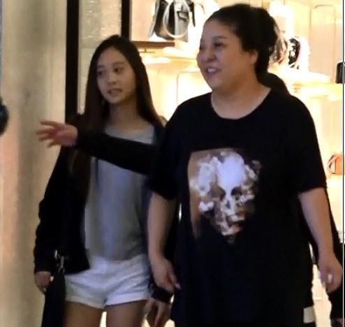 李连杰小女儿长大啦! 被赞最美星二代