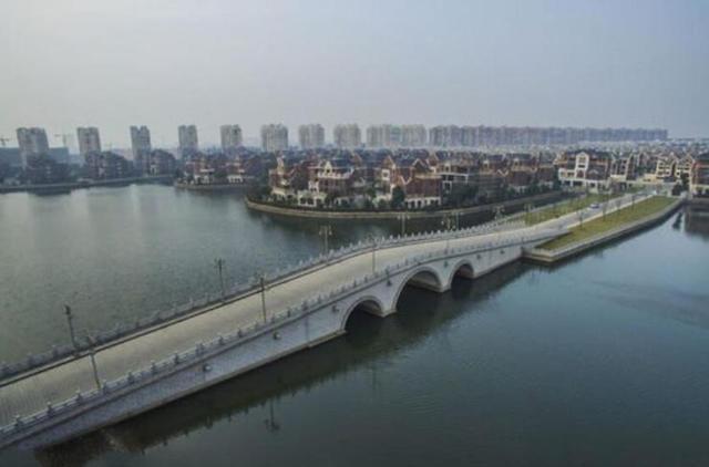 组图:中国威尼斯 全村住别墅建有320亩湖面 - 海阔山遥 - . 组图:中国威尼斯 全村住别墅建有320亩湖面 - 海阔山遥 - .