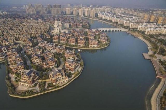 组图:中国威尼斯 全村住别墅建有320亩湖面 - 海阔山遥 - . 组图:中国威尼斯 全村住别墅建有320亩湖面 - 海阔山遥 - .