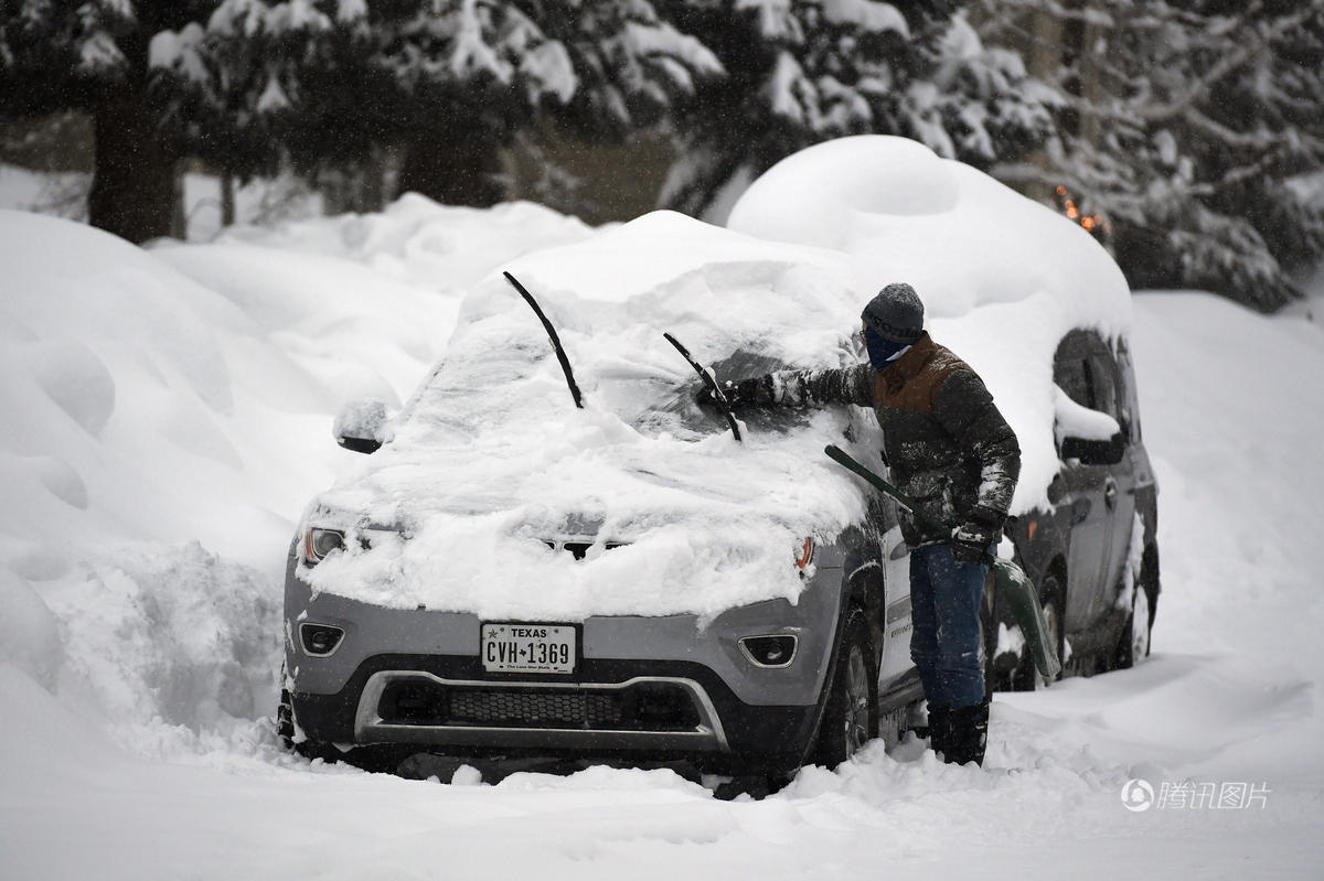 美国多地普降暴雪 积雪厚度最深达2米(高清组图)