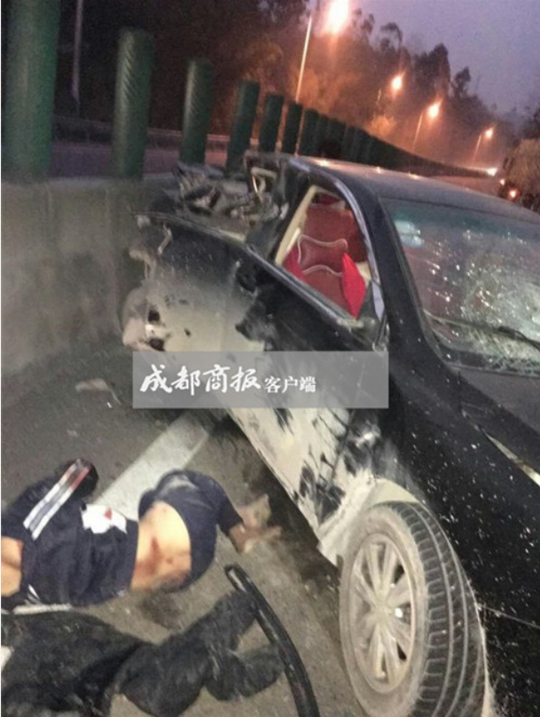 来自贵州毕节的穆先生正与家人一道照顾着此次事故中受伤的三个儿女图片
