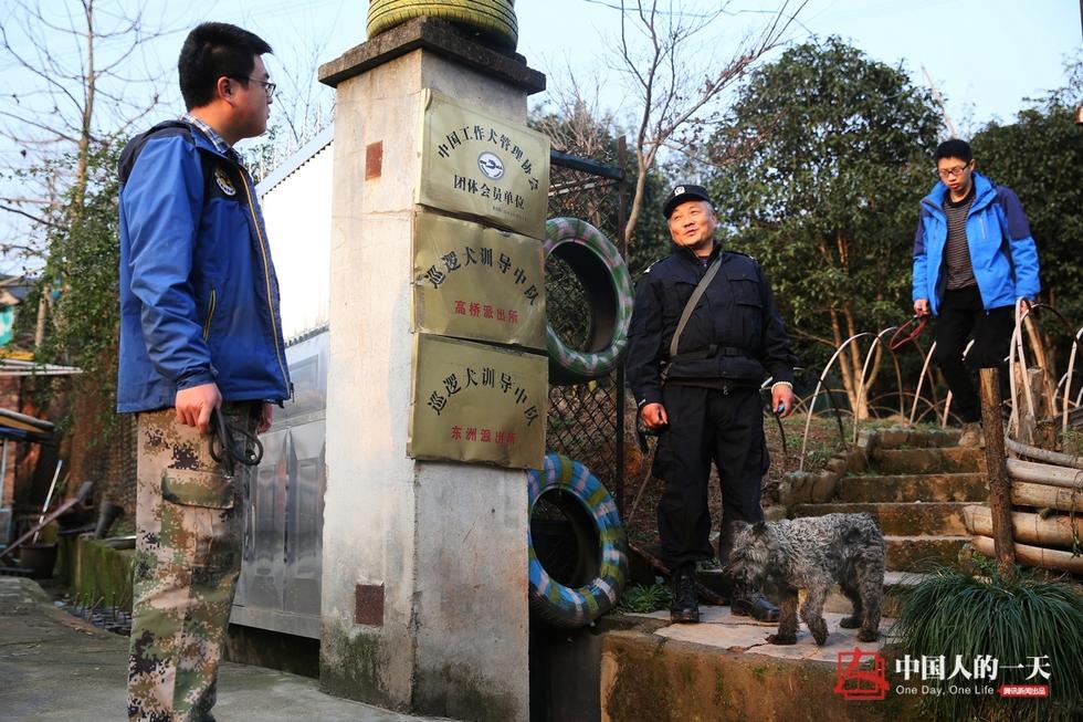 民警老白和他守护的“警犬养老院”(高清组图)