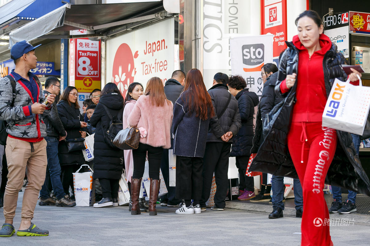 日本店铺挂中文春节横幅 吸引中国游客买买买(图)