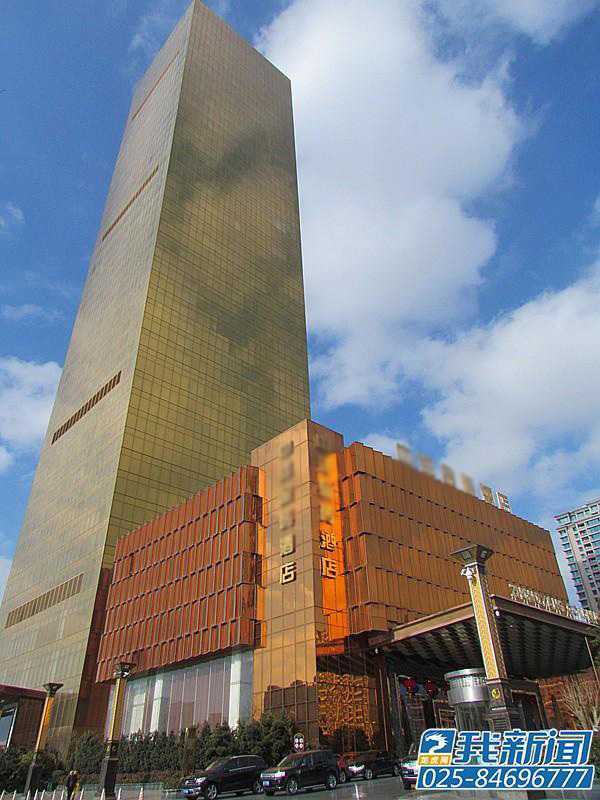 南通海安现土豪金酒楼 楼顶建直升机停机坪