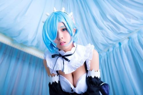 G杯女玩家福利写真:这样拍照很危险啊_我爱热