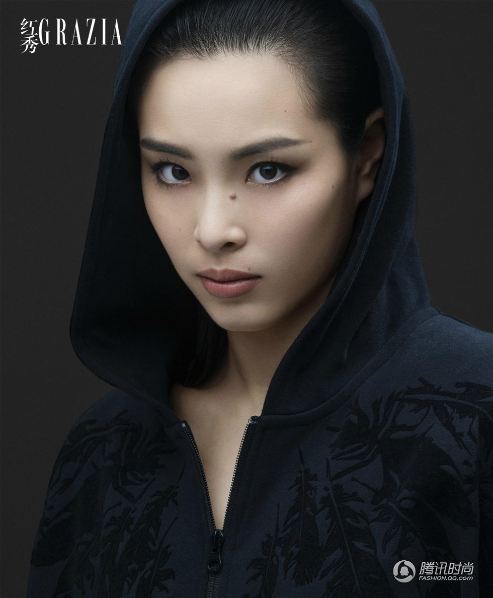 奥运冠军吴敏霞大片 刚毅展示力与美的碰撞 _