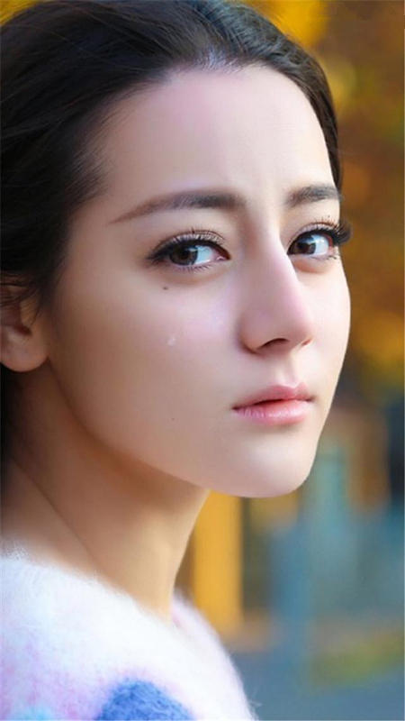 迪丽热巴黑白写真大片曝光彰显优雅气质