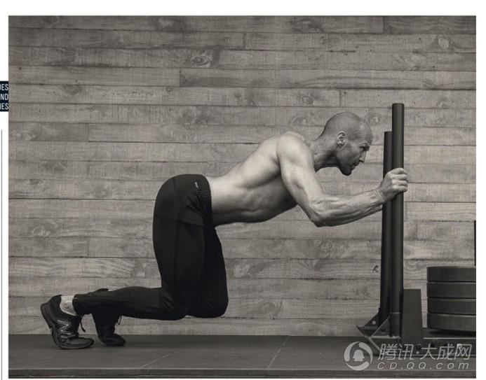 组图:这是50岁的要当爹的杰森斯坦森的身材