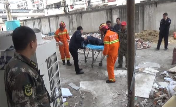 淮安两安装工工作时不慎坠入电梯井 一死一伤