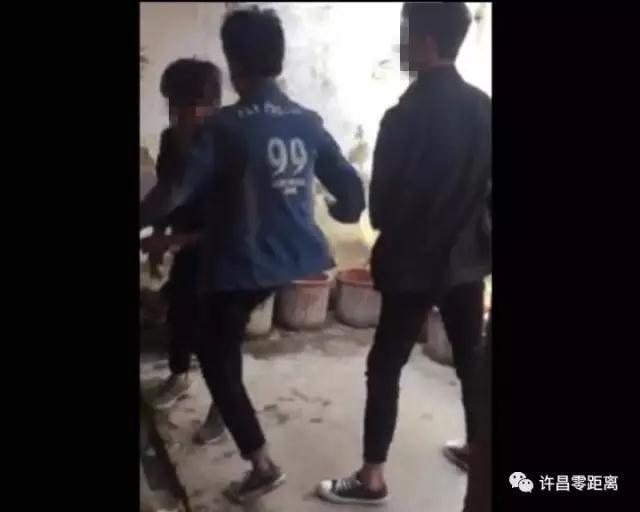 许昌一初中现欺凌事件 一男生在厕所被殴打五分钟