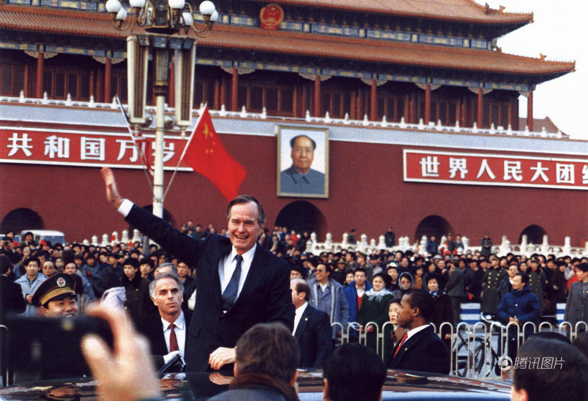 美国前总统老布什患病入院 病榻前秀父子亲情(图)