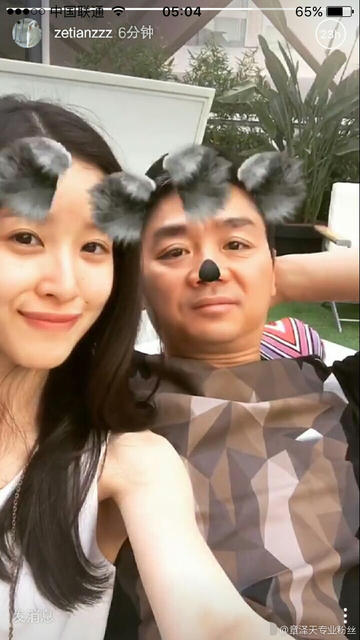 章泽天携老公秀恩爱 对镜头嘟嘴卖萌 (组图)