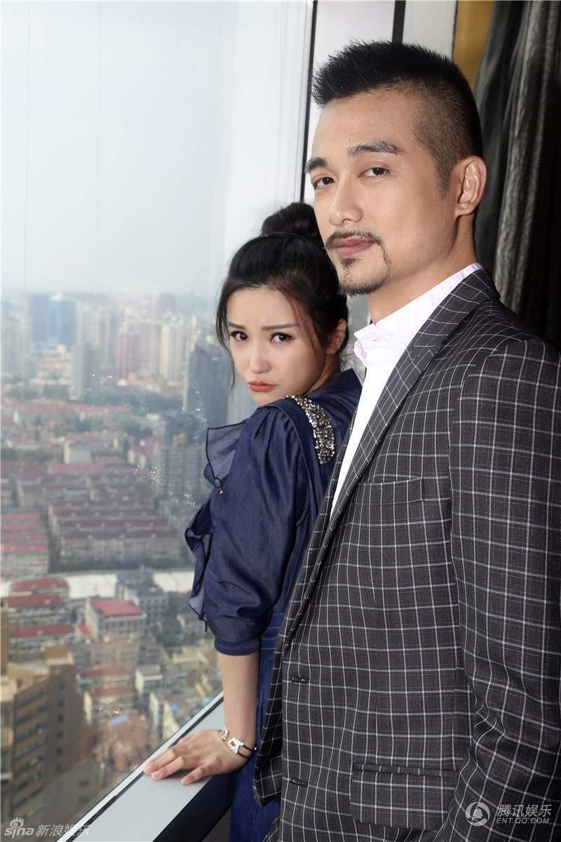 高清:杨子姗吴中天婚纱照首曝光 电影院里拍摄
