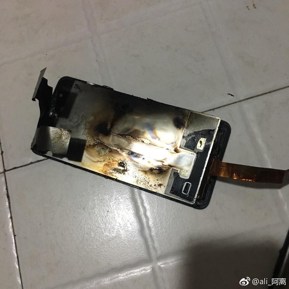 网友爆料称华为P10 Plus也爆炸了 (组图)