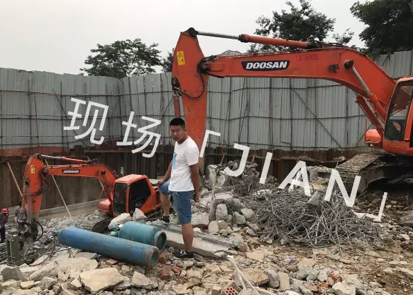 无锡一小区现土豪业主 两千万购别墅将其夷为平地