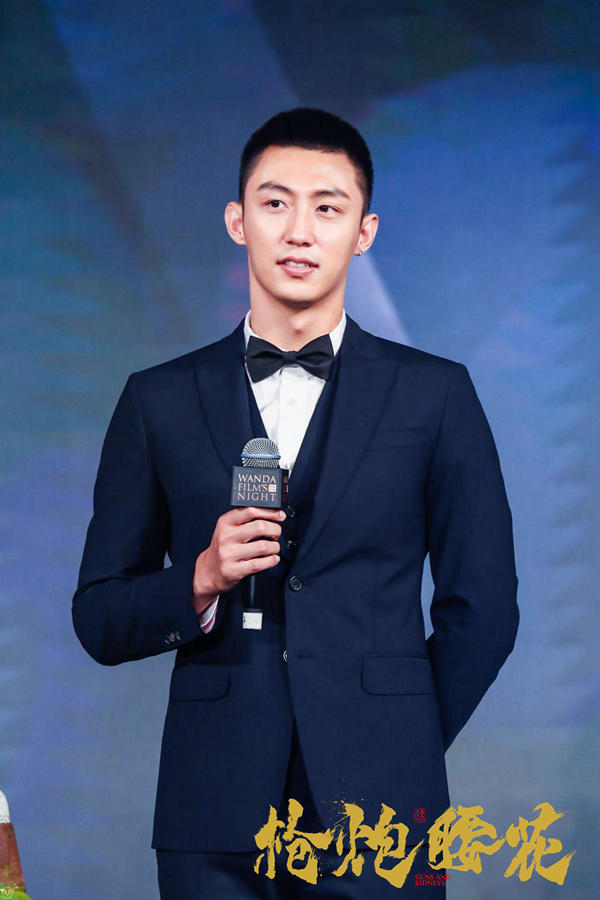 《枪炮腰花》主创齐亮相 最猛剧组燃炸上海滩