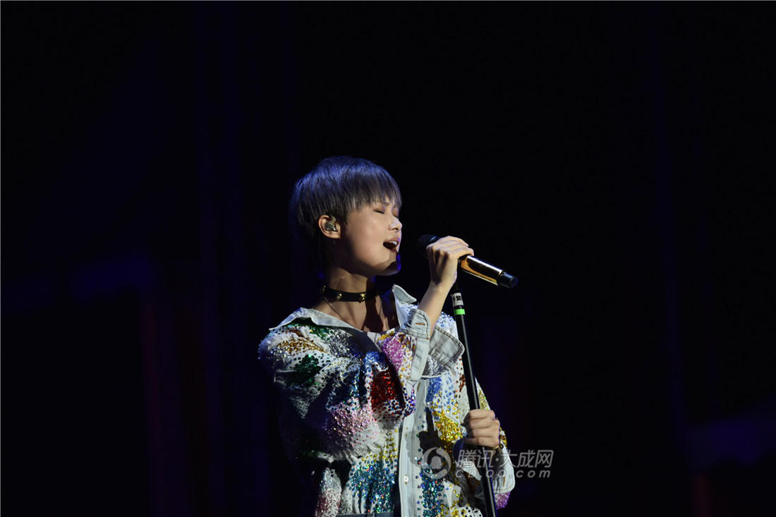 李宇春成都首唱《西门少年》 魅力无人能挡