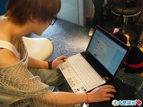 组图:谢楠做客大楚网 微博自侃是一哥_娱乐频