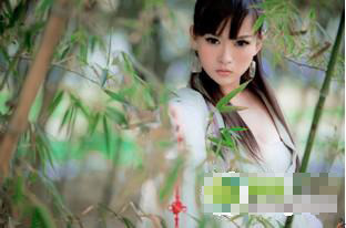 校花扮古典美人玩穿越<em>回到古代</em>做侠女 - 菁菁校