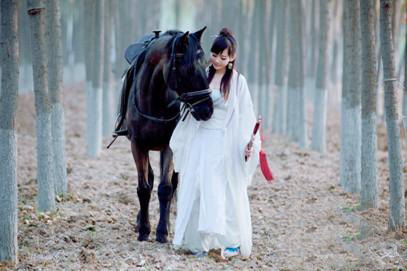 校花扮古典美人玩穿越<em>回到古代</em>做侠女 - 菁菁校