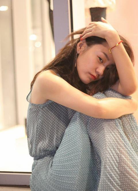 组图:撒贝宁校花女友私房照