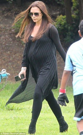 孕味十足的<em>辣妹维多利亚</em>穿着<em>高跟鞋</em>带着克鲁兹