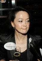 组图:查小欣不怕得罪谢贤柏芝 拒透露爆料人