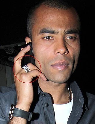 结婚戒指重回科尔无名指 英国宝贝将破镜重圆