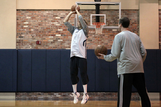 诺天王马里昂苦练投篮