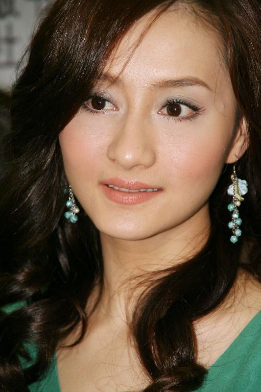 组图:陈德容返老还童变嫩女 网友称年轻20岁