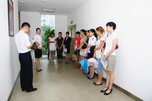 外航招空姐年薪25万 姚晨式美女受青睐