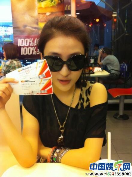 炫富女郭美美私房照 自称 住大别墅开玛莎拉蒂