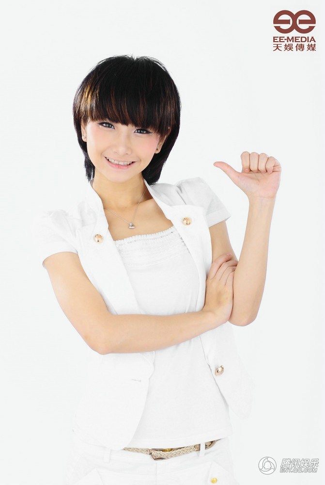 高清:快女12强写真出炉 苏妙玲清新DL组合纯白