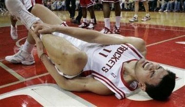 组图:姚明结束9年nba生涯 回顾受伤全记录