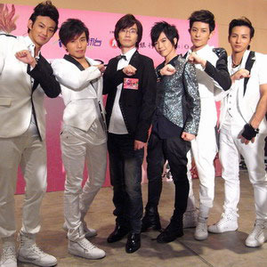 棒棒堂野兽被曝与男作家上宾馆 举止亲密