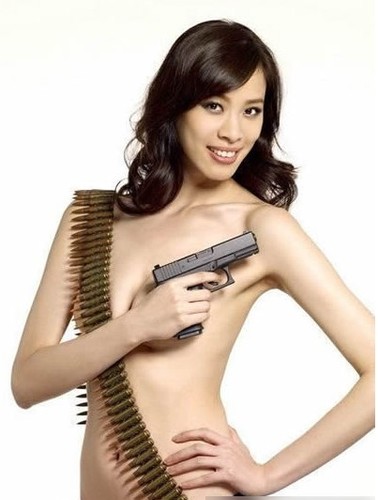 组图:把<em>裸体</em>当艺术上杂志封面的国内外女星_娱