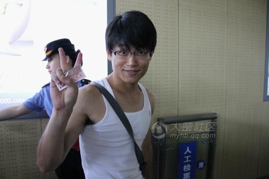 大运会湖北赛区场馆运营队员7月24日抵达深圳