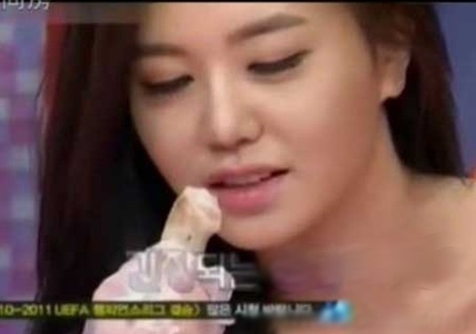 <em>韩国女星</em>上节目<em>吃牛鞭</em>惹争议