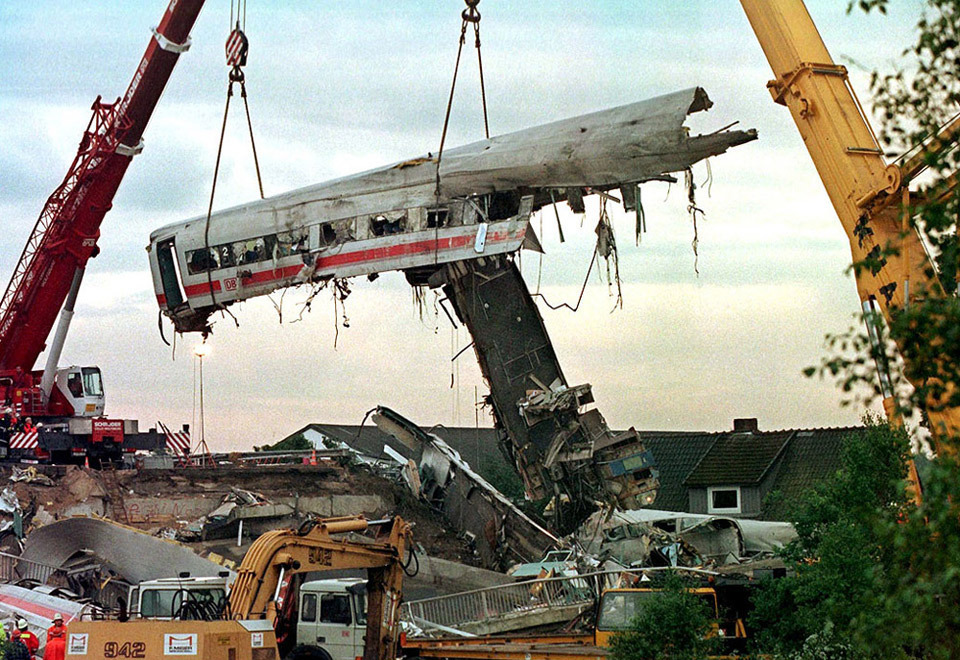 温州高铁幸存者图片