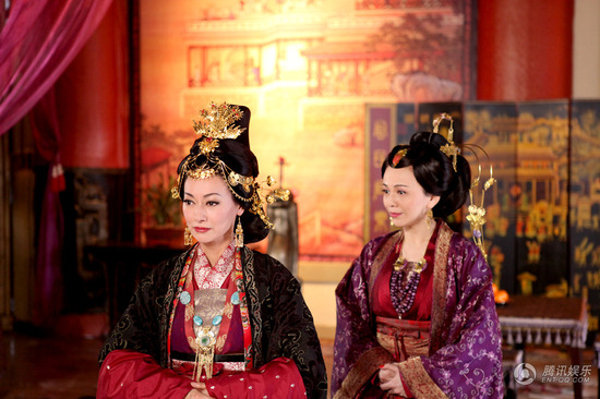 惠英红王琳同争《倾世皇妃》 戏里敌对戏外投