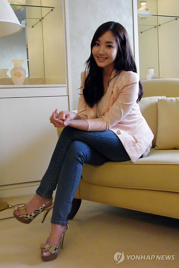 《<em>城市猎人</em>》<em>女主角</em>朴敏英靓照大盘点-明星娱