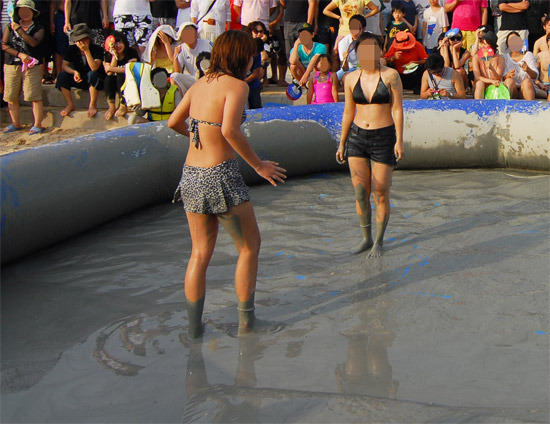 韩国沙滩体育节 美女腕力赛PK泥浆摔跤[19P] 口-体坛风云 霏凡论坛 - 非凡软件站