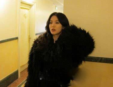 组图:宋慧乔近照曝光下巴变尖 旧爱玄彬暴瘦